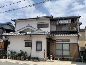 大阪府堺市の屋根工事・外壁塗装施工事例|外壁塗装工事(シリコン塗装)、漆喰詰め直し工事による改善(屋根松商店)
