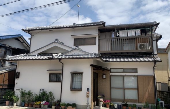 大阪府堺市の屋根工事・外壁塗装施工事例｜外壁塗装工事（シリコン塗装）、漆喰詰め直し工事による改善（屋根松商店）