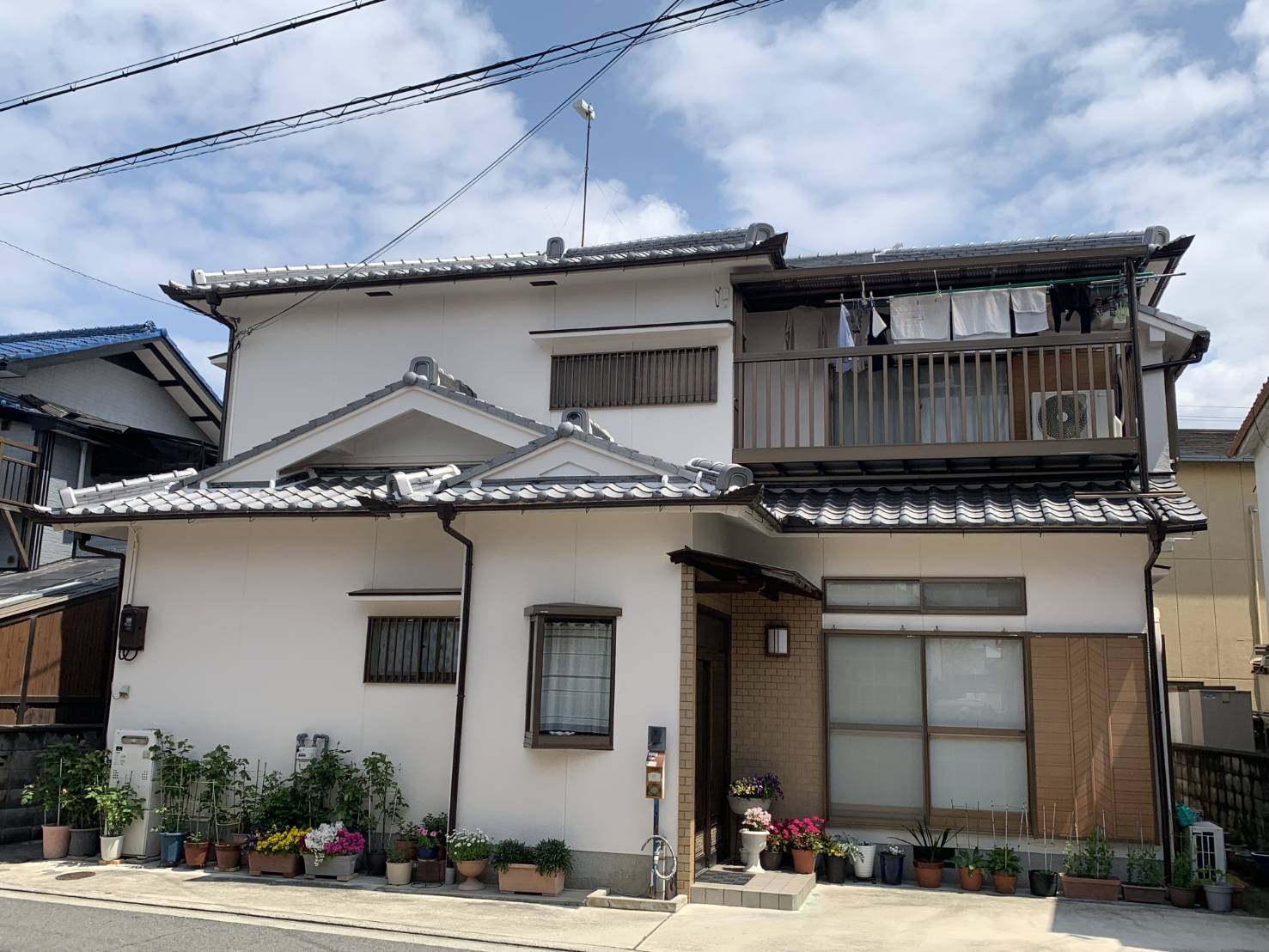 大阪府堺市の屋根工事・外壁塗装施工事例｜外壁塗装工事（シリコン塗装）、漆喰詰め直し工事による改善（屋根松商店）