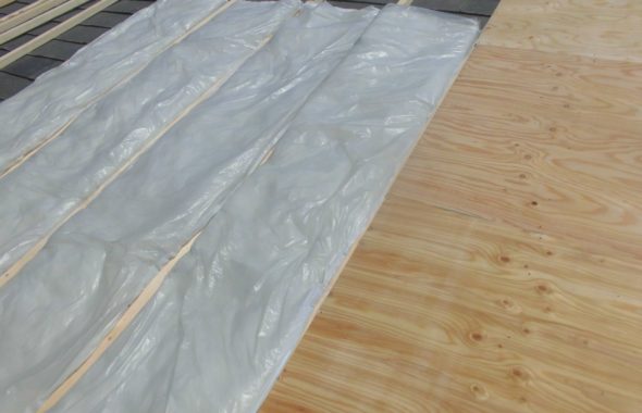 奈良県生駒市の屋根材スーパーガルテクト+断熱工程を加えた特別仕様の施工事例｜施工中3（屋根松商店）