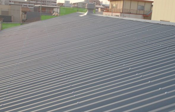大阪府大東市のカバー工法の施工事例｜施工後（屋根松商店）